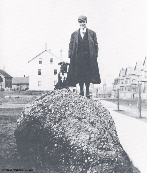 1863-project:bustermylove:stardustmelody:Buster Keaton with a neighborhood dog at the Actor’s Colony