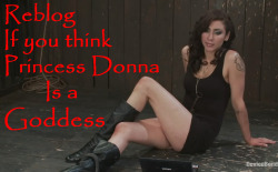 iamthecrazymonkey:  1000th post celebration. thought it would be fitting to post my love for princess donna at this wonderful time in my blog 