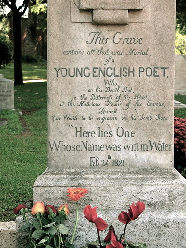 miss-isabel:John Keats’ grave stone.