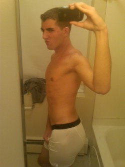 anons keep bitching for me to post an ass pic.. this is the closest you&rsquo;re getting! haha tt also haircut!