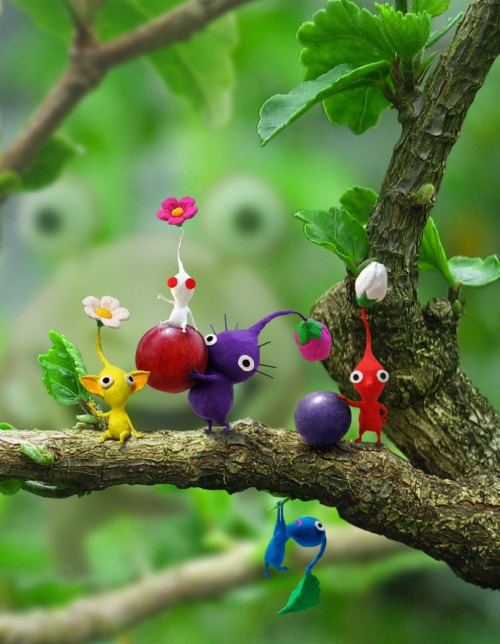 gameandgraphics:  Pikmin 1 & 2 japanese box art design and original art (Game Cube - 2001/2004). 