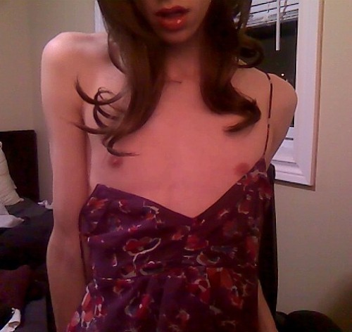 haileygurl: I took this for topless Tuesdays ;D Kinda sucks how flat I am, and I have tiny nips lol