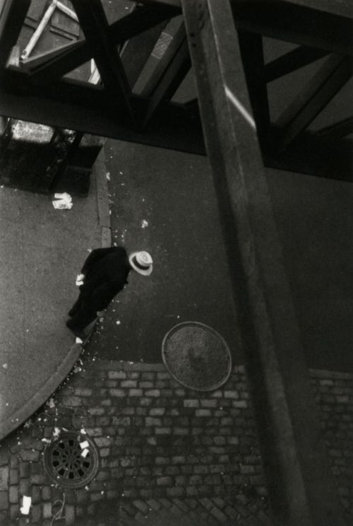 liquidnight:  Saul Leiter From the El, circa 1955 Gelatin silver print From Saul Leiter (Steidl) 