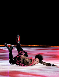 Johnny Weir has a badonkadonk.