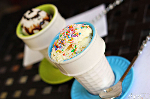 candyexpress:  Carole’s Cheesecake Café - Yorkville (by Dine.TO)