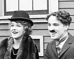 missavagardner:  Mary Pickford & Charlie Chaplin, 1919. 