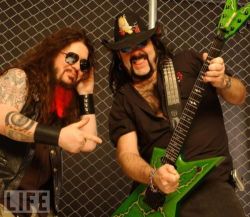 asch-afterlife:  Vinnie Paul and Dimebag