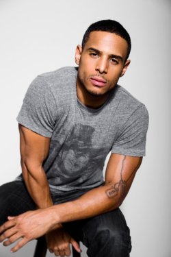 savvyifyanasty:   Travis Winfrey (Omar on VH1’s Single Ladies)   &gt;  so fine!  Follow me @ savvyifyanasty.tumblr.com