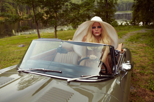 fashiongonerogue:  (via Aline Weber by Yelena Yemchuk for AnOther Magazine F/W 2011) 