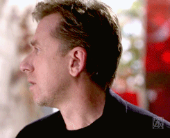 im-wearing-pink:  Lie to Me - Black Friday 2x07 This was completely unnecessary, but it’s one of my favourite moments with these three. 