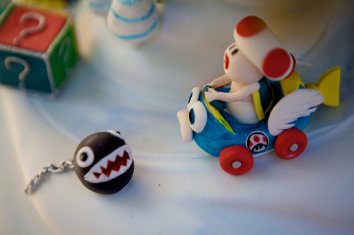 it8bit:  Super Mario Kart Cake  - by letthemeatcake For flickr user M.A.L.’s wedding, this special gaming cake is 100% edible. The planet design is inspired by Super Mario Galaxy and features a Rainbow Road track (which Luigi is racing on) wrapped