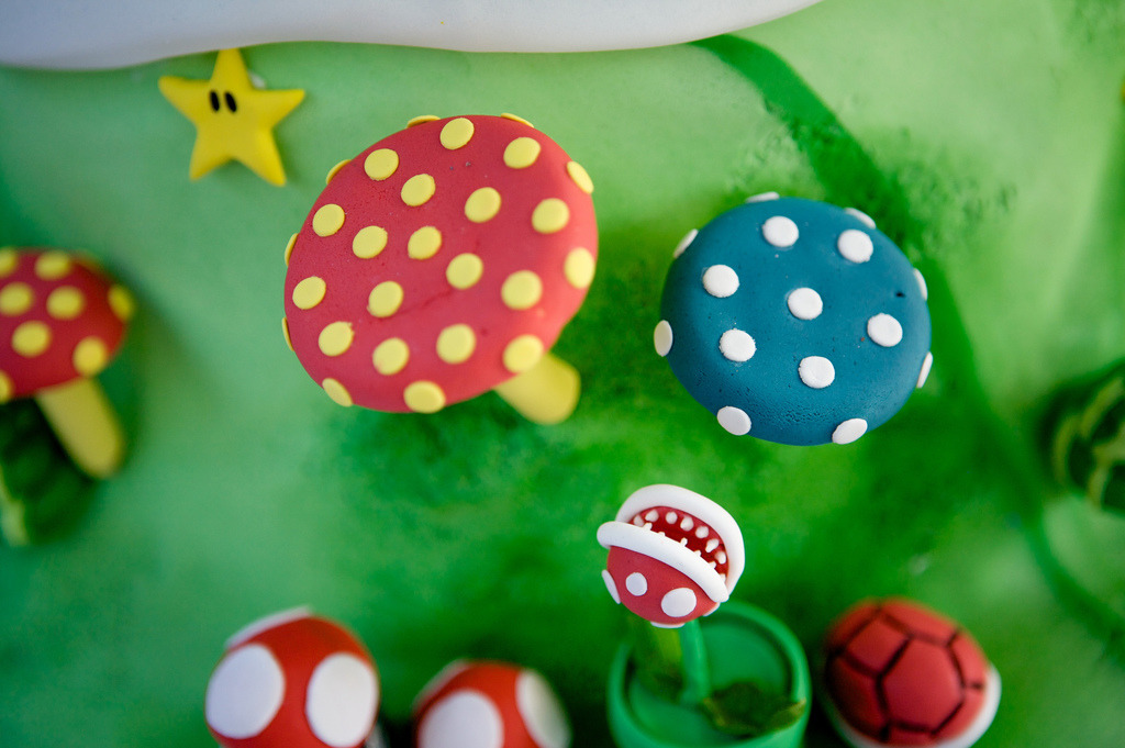 it8bit:  Super Mario Kart Cake  - by letthemeatcake For flickr user M.A.L.’s