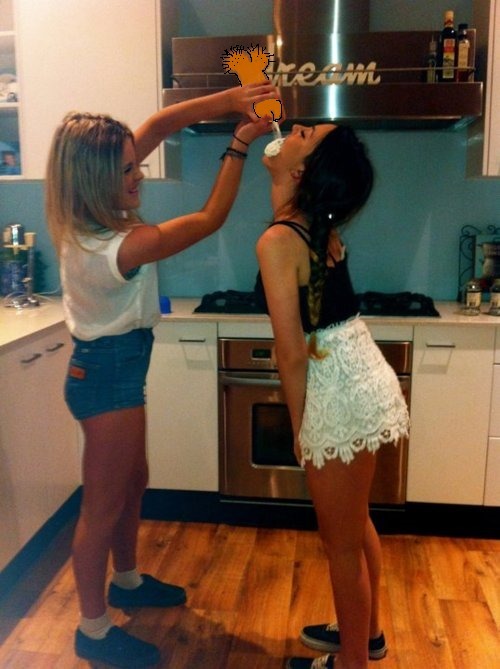 pump3d-up-kicks:  I CANT NOT REBLOG THIS. AHAHAH 