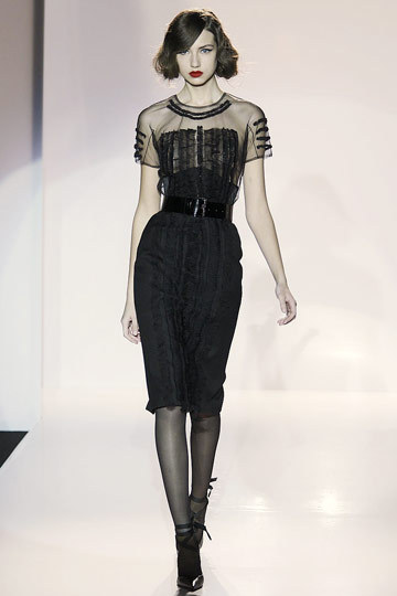 hilary-c:  Jasper Conran Ready-To-Wear Fall 2009 I really like this! So feminine and chic. 