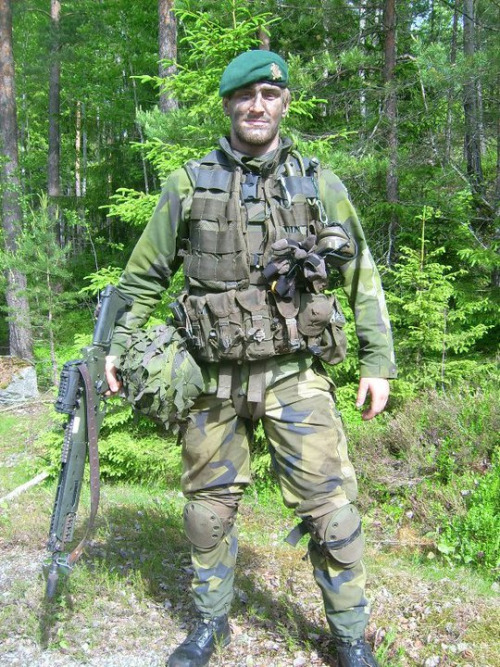 militarymencollection:  militarymencollection 