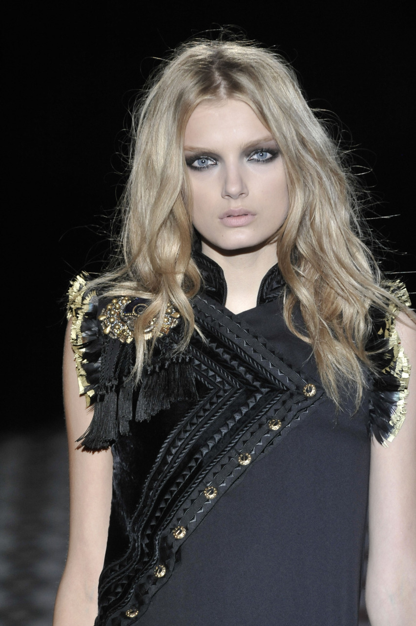 Close ups of Lily Donaldson at F/W 08; Derek Lam, Alexander McQueen ...