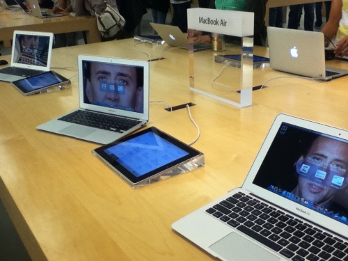 brocreate:so i went to the apple store today and decided to help improve the aesthetic qualities of 