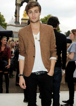 elefantusks:  i will marry douglas booth