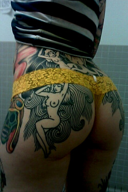 commie-bimbo:  what a cute butt and beautiful tattoo!!