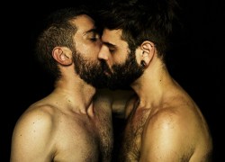 guysthatgetmehard:  bearded *kiss* 