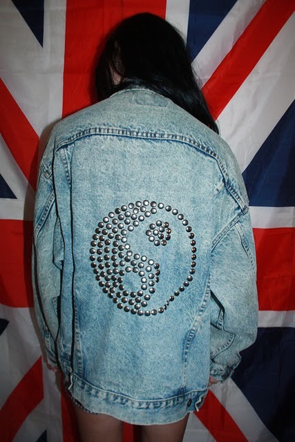 c-u-r-s-e-d-d:  click here for a grunge blog<3 