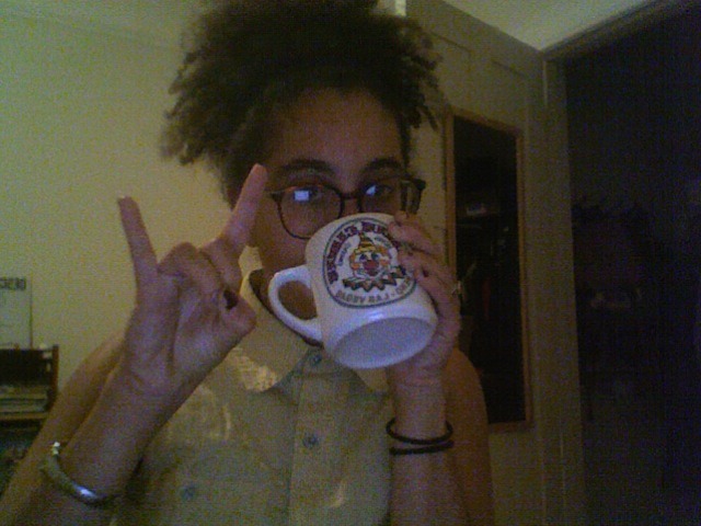 lindseyike:  i’m drinking apple cider that my roommate char (potatoetomatoe) made