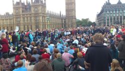 revolyeah:  Block the Bridge today thousands blocked Westminster bridge off for hours today in defence of the NHS ‘WHOSE BRIDGE? OUR BRIDGE? WHOSE NHS? OUR NHS!’