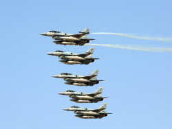 planeshots:  Formation flight Sunday.  F-16s 