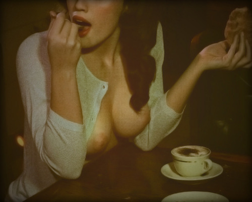 Girls like boobs too.