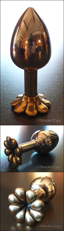 honey-slut:  Oh, oh, oh, forget those jeweled butt plugs. I want this flower one!!!