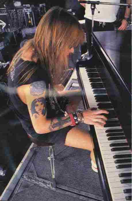 romanovass:   Being Axl Rose’s fan is like being in love with a complicated woman.