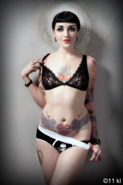 thattattooedchick:  Mary www.thattattooedchick.com photo by Karol Liver  Yummy!!!