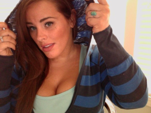 moloweez:  All my real gangstas throw yo hood up!
