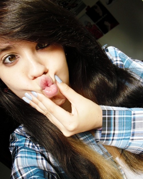  E quando você vê as pessoas do tumblr que se dizem feias…você percebe que é um:  Ai abençoa   perto desses ai eu pareço o capeta. 