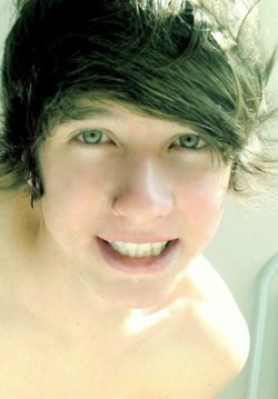  E quando você vê as pessoas do tumblr que se dizem feias…você percebe que é um:  Ai abençoa   perto desses ai eu pareço o capeta. 