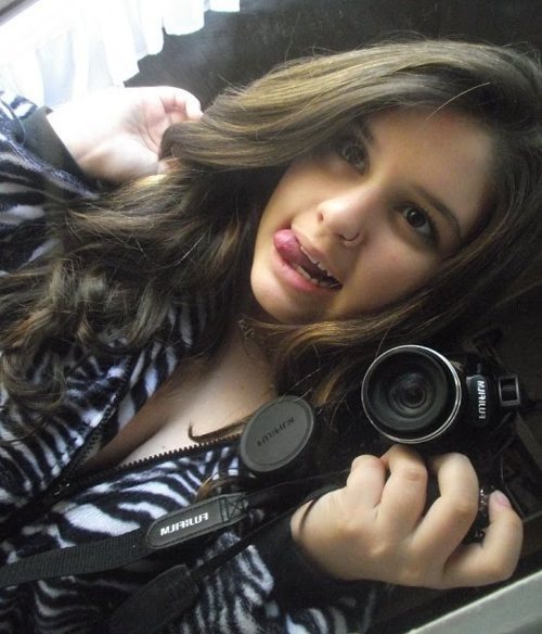  E quando você vê as pessoas do tumblr que se dizem feias…você percebe que é um:  Ai abençoa   perto desses ai eu pareço o capeta. 