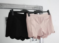 cra-ze:  Love  i want scalloped shorts so badly