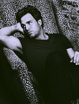 markruffaloisattractive:  favorite photoshoot pictures→  mark ruffalo  guh