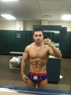 texasfratboy:  is this marc dylan?  those abs are amazing! 