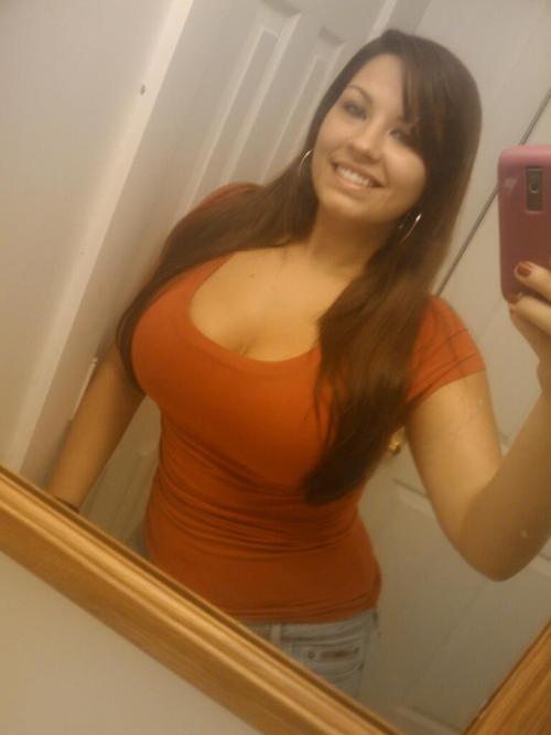 bustylovertits:  Very sexy and so gorgeous! I love huge b( ⊙ Y ⊙ )bs !!! http://bustylovertits.tumblr.com 