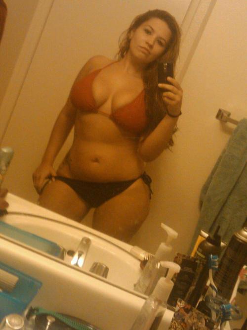 bustylovertits:  Very sexy and so gorgeous! I love huge b( ⊙ Y ⊙ )bs !!! http://bustylovertits.tumblr.com 