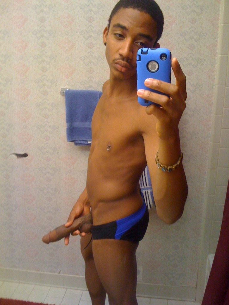 swaggtoloud:  theblackclarkkent:  swagmania:  SwagRight  SexyLilDude!  It’s my