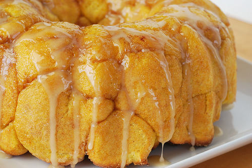 ffoodd:  Pumpkin Monkey Bread with Maple Glaze (by fakeginger)   Glaze ;)