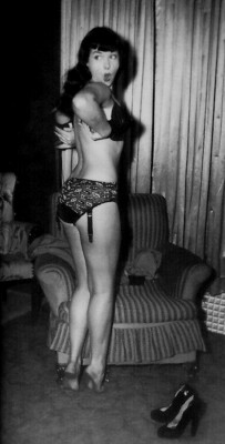 retrogasm:   Bettie Page Extravaganza 