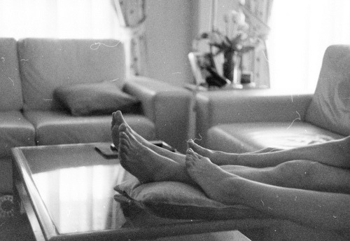  — Não temos mesmo jeito. — Por que diz isso, querida? — O que você acha que nos diferencia daqueles casais que brigam e se desentendem a maioria do tempo?  — Não temos nada de diferente deles, amor. — Então por que continuamos juntos?