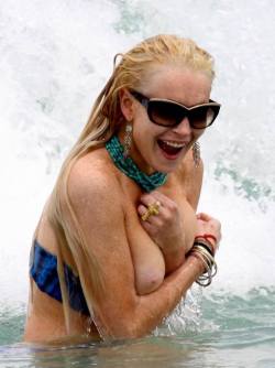 Lindsay Lohan Nip Slip