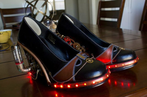 i-could-be-loathsome:  steampunkxlove:  These heels from HotAirBallonRide on Etsy are custom made an