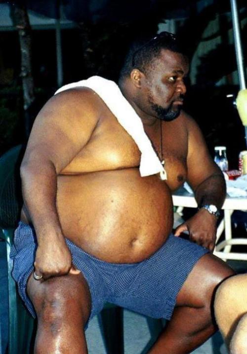 blkbearbear87: 4blkbearschubsncubs: chocolatebeasts: Damn! Thick Sexy Chocolate! Saw this sexy man a