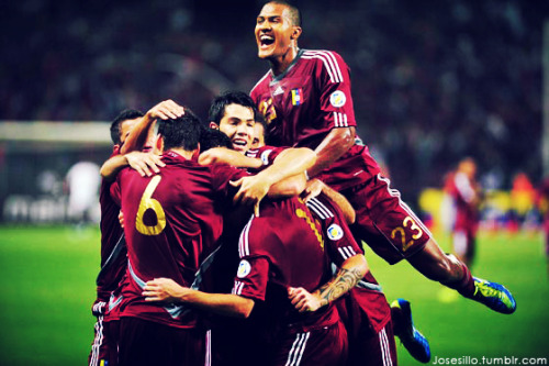 cousinoffuck:  Venezuela 1-0 Argentina | La Vinotinto! 