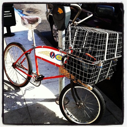 squeekycleandave: wigglygiggle:  Puck may have found the most awesome bike in existence.A billion ex
